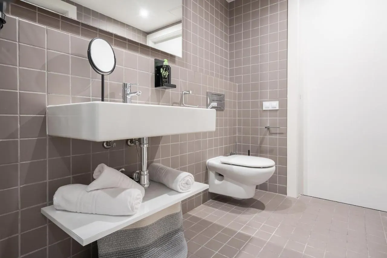Limehome Barcelona Rector Triado